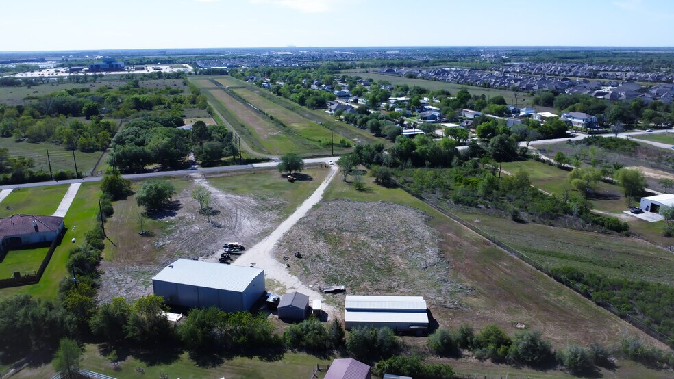 10703 Pursley Rd., Manvel, TX à vendre - Photo du bâtiment - Image 3 de 11