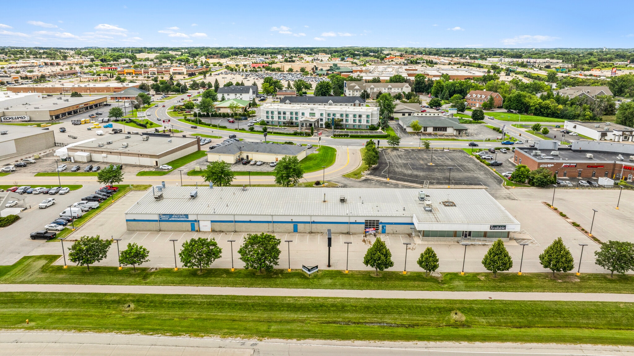 4400 W College Ave, Appleton, WI for lease Building Photo- Image 1 of 5