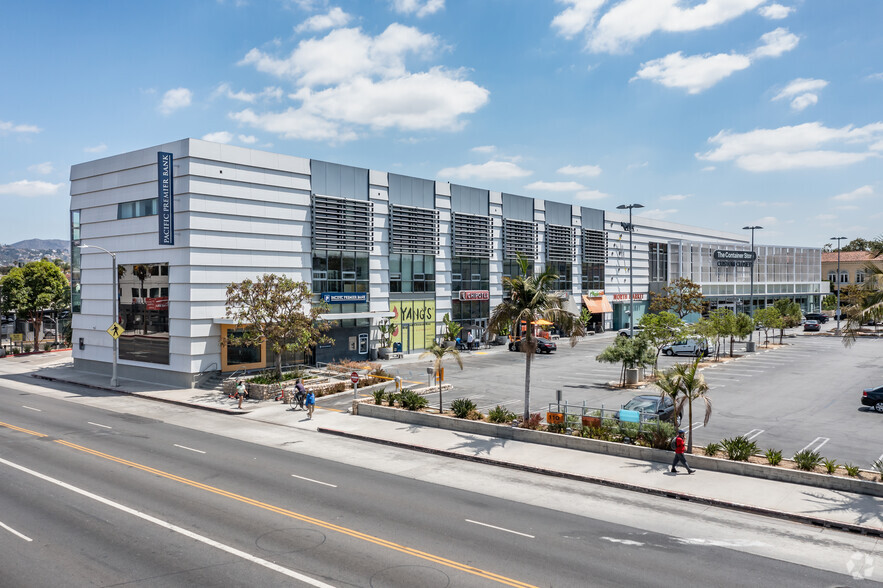 110 S Fairfax Ave, Los Angeles, CA à louer - Photo du bâtiment - Image 1 de 2