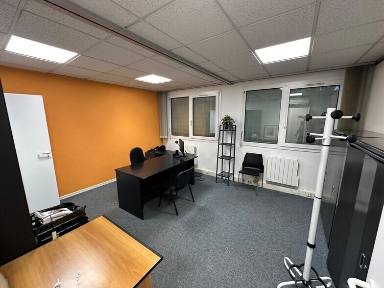 Office in Vénissieux for lease - Interior Photo - Image 3 of 5