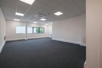 Drakes Dr, Long Crendon for lease Interior Photo- Image 1 of 4