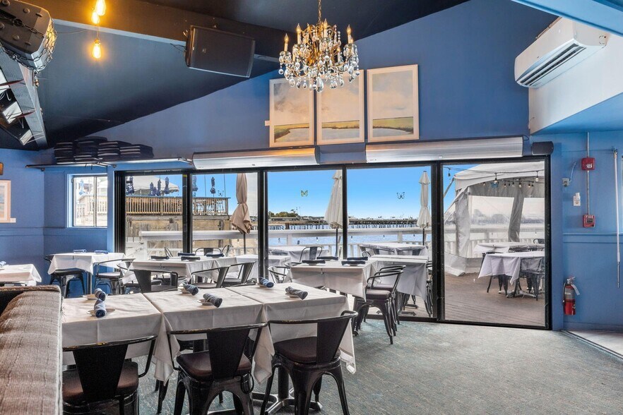 193A Commercial St, Provincetown, MA à vendre - Photo du bâtiment - Image 3 de 15