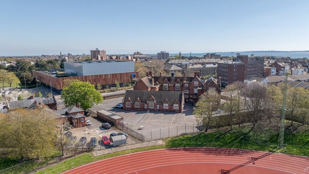 St. Georges Rd, Portsmouth à vendre - Photo du bâtiment - Image 3 de 8