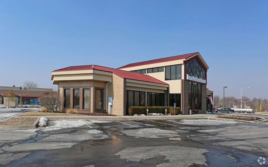 5520 Hedge Lane Ter, Shawnee, KS à vendre - Photo du bâtiment - Image 2 de 16