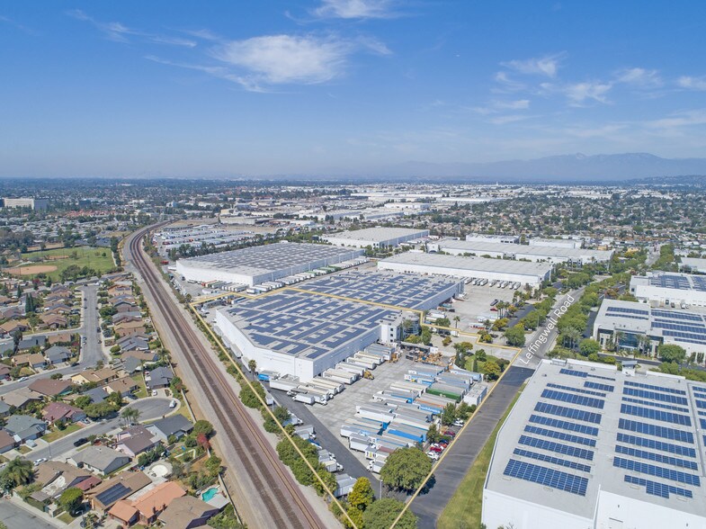 12935 Leffingwell Ave, Santa Fe Springs, CA à louer - Photo du bâtiment - Image 2 de 10