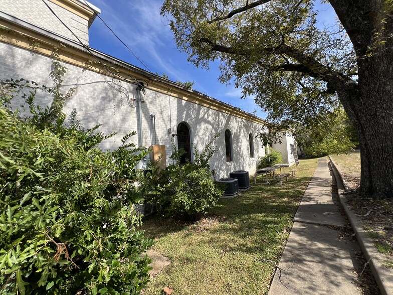 204 N Alamo Blvd, Marshall, TX for sale - Building Photo - Image 2 of 37