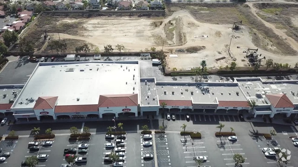 600-732 N Rose Dr, Placentia, CA à vendre - Vidéo réalisée avec un drone - Image 2 de 26