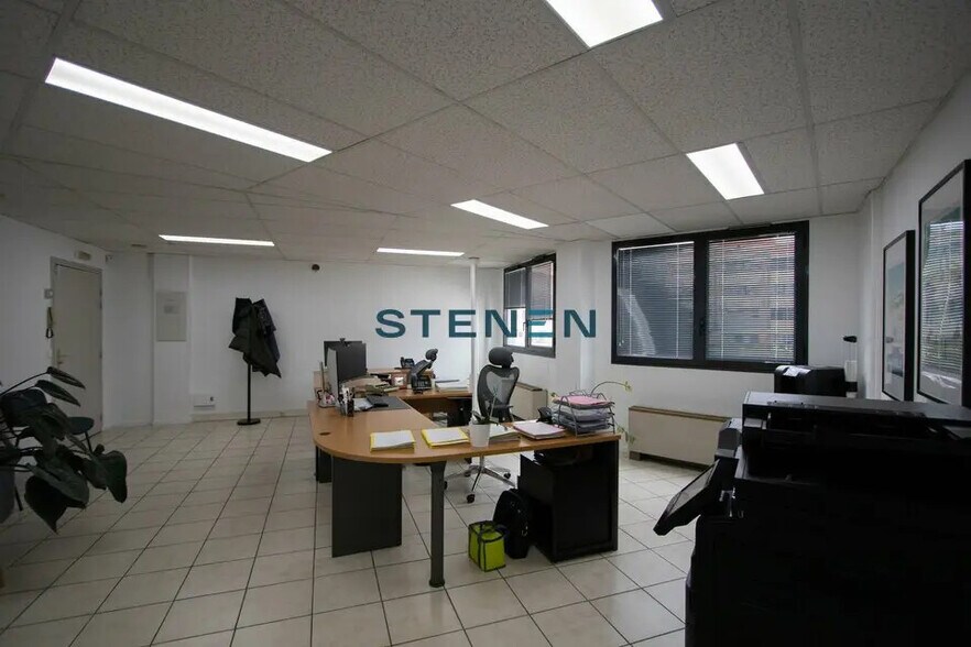 Office in Aix-en-Provence for lease - Interior Photo - Image 3 of 8