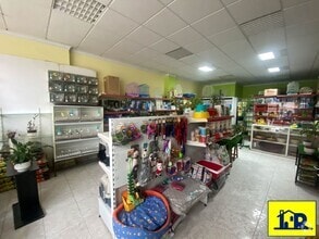 Retail in Cuenca, Cuenca for lease Interior Photo- Image 2 of 6