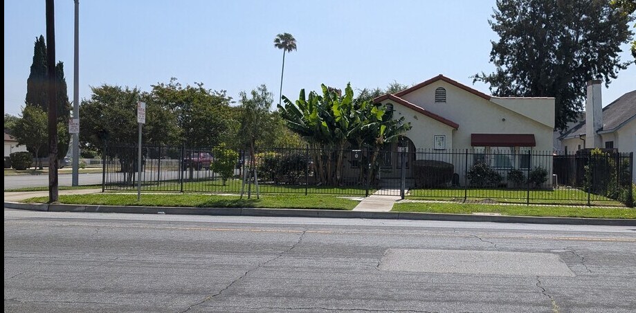 534 N Campus Ave, Ontario, CA à vendre - Photo du bâtiment - Image 2 de 7