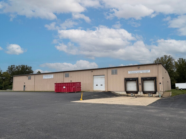 1040-1050 Industrial Pky, Peru, IN for sale - Building Photo - Image 2 of 13