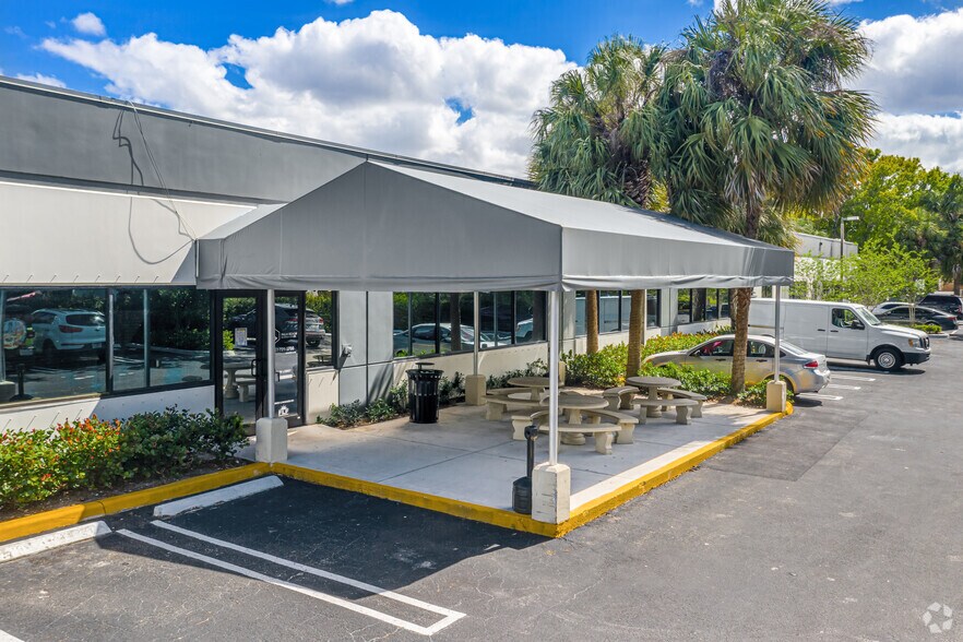 801 Northpoint Pky, West Palm Beach, FL à louer - Photo du bâtiment - Image 3 de 7