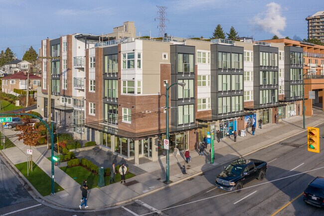 Plus de détails pour 388 Kootenay St, Vancouver, BC - Multi-résidentiel à vendre