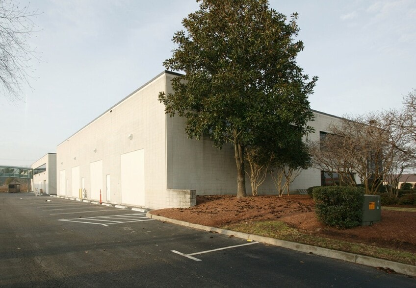 833 Seahawk Cir, Virginia Beach, VA à louer - Photo du bâtiment - Image 2 de 2