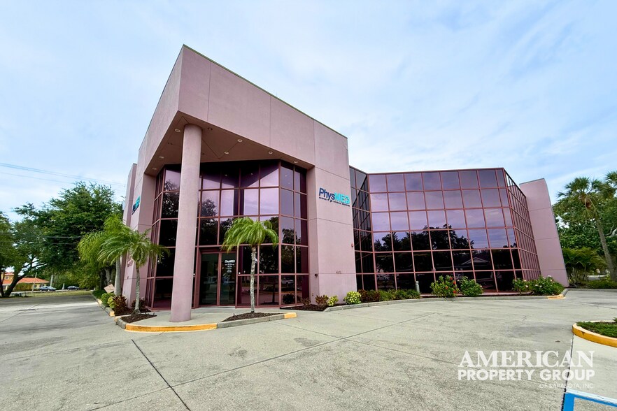 401 Manatee Ave E, Bradenton, FL à louer - Photo du bâtiment - Image 1 de 15