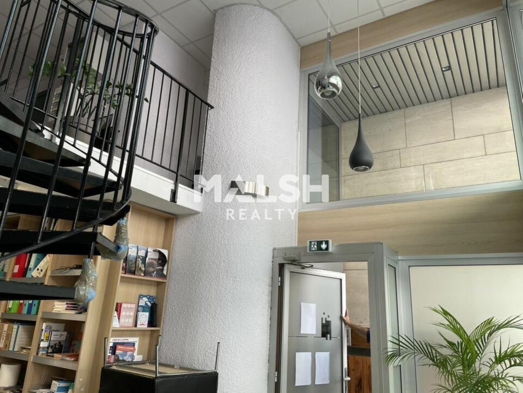 Office in Lyon for sale Interior Photo- Image 1 of 13