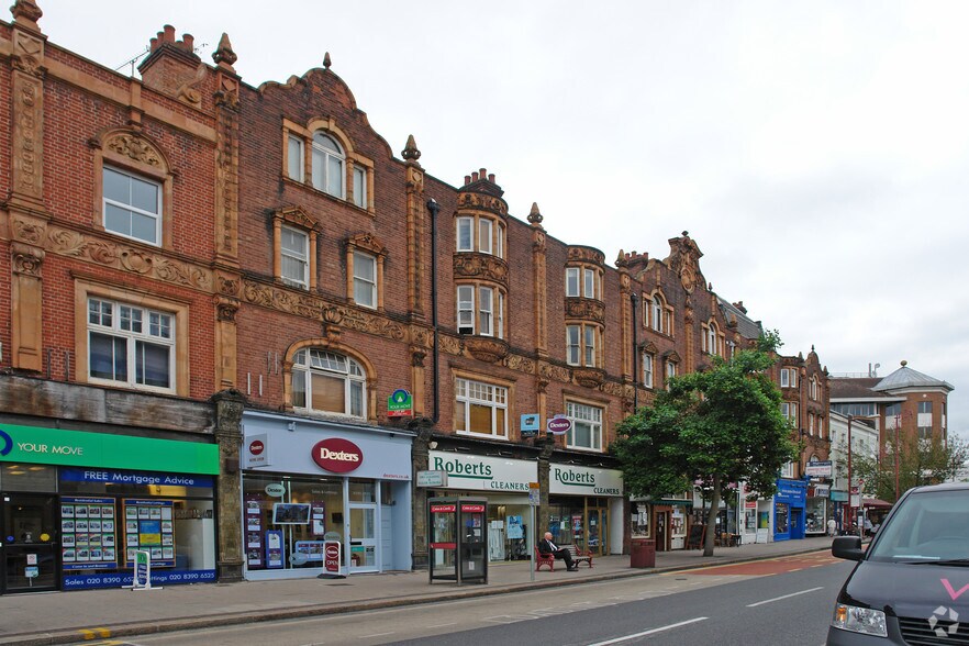 6-10 Claremont Rd, Surbiton à louer - Photo du bâtiment - Image 2 de 3