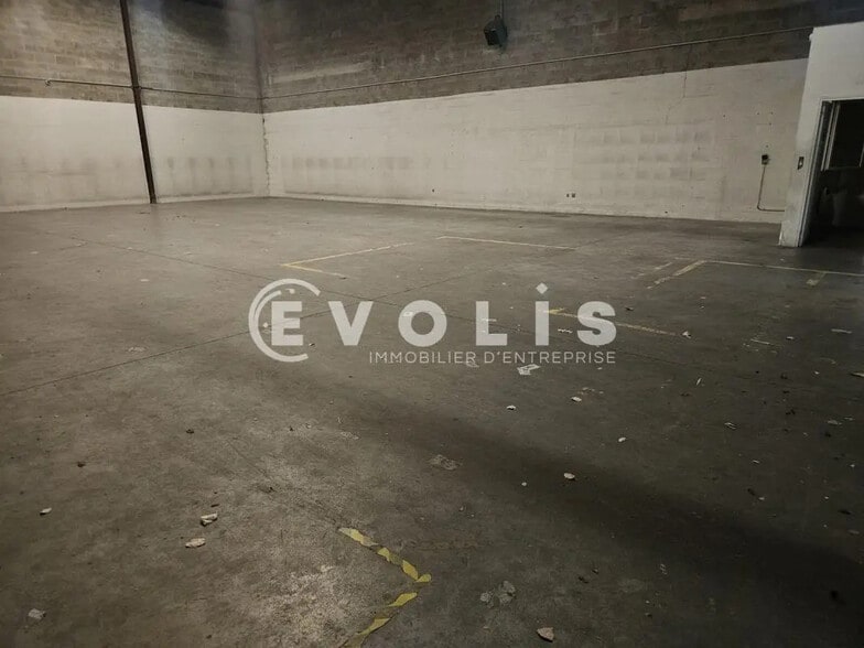 Flex in Chilly-Mazarin for lease - Interior Photo - Image 2 of 10