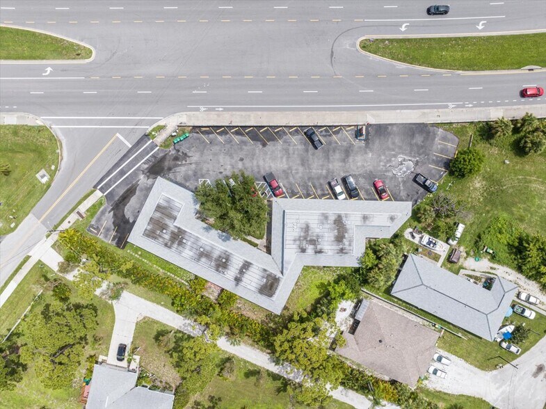 2009-2025 S McCall Rd, Englewood, FL à louer - Photo du bâtiment - Image 2 de 29