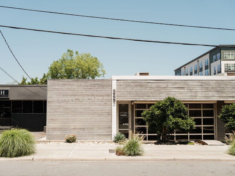 2400-2406 Dunavant St, Charlotte, NC à louer - Photo du bâtiment - Image 1 de 15