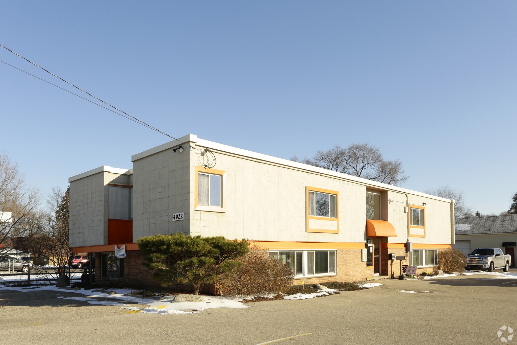4922 Division Avenue South portefeuille de 3 propriétés à vendre sur LoopNet.ca Photo du bâtiment- Image 1 de 4