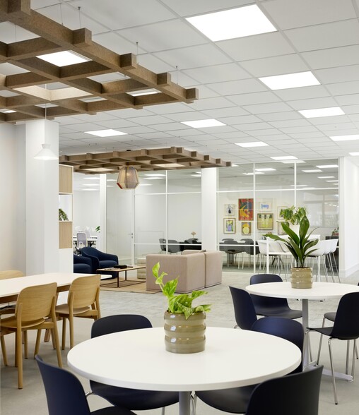 Elstree Way, Borehamwood à louer - Photo du bâtiment - Image 2 de 25