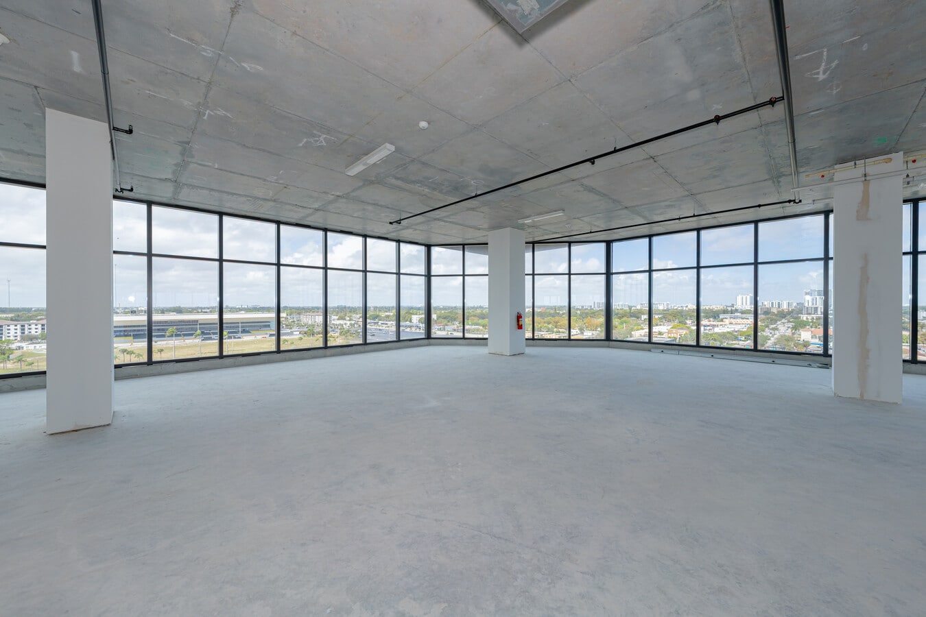 800 N Federal Hwy, Hallandale Beach, FL 33009 - Unité 1001 -  - Photo intérieure - Image 1 of 6