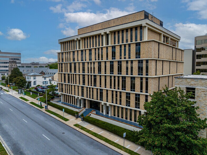 102 W Pennsylvania Ave, Towson, MD à louer - Photo principale - Image 1 de 6