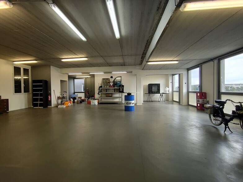 Industrial in Ferrières-en-Brie for sale - Interior Photo - Image 3 of 5