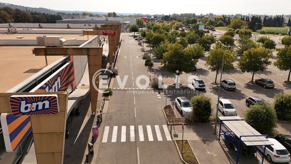 Retail in Sorgues for lease - Building Photo - Image 2 of 8