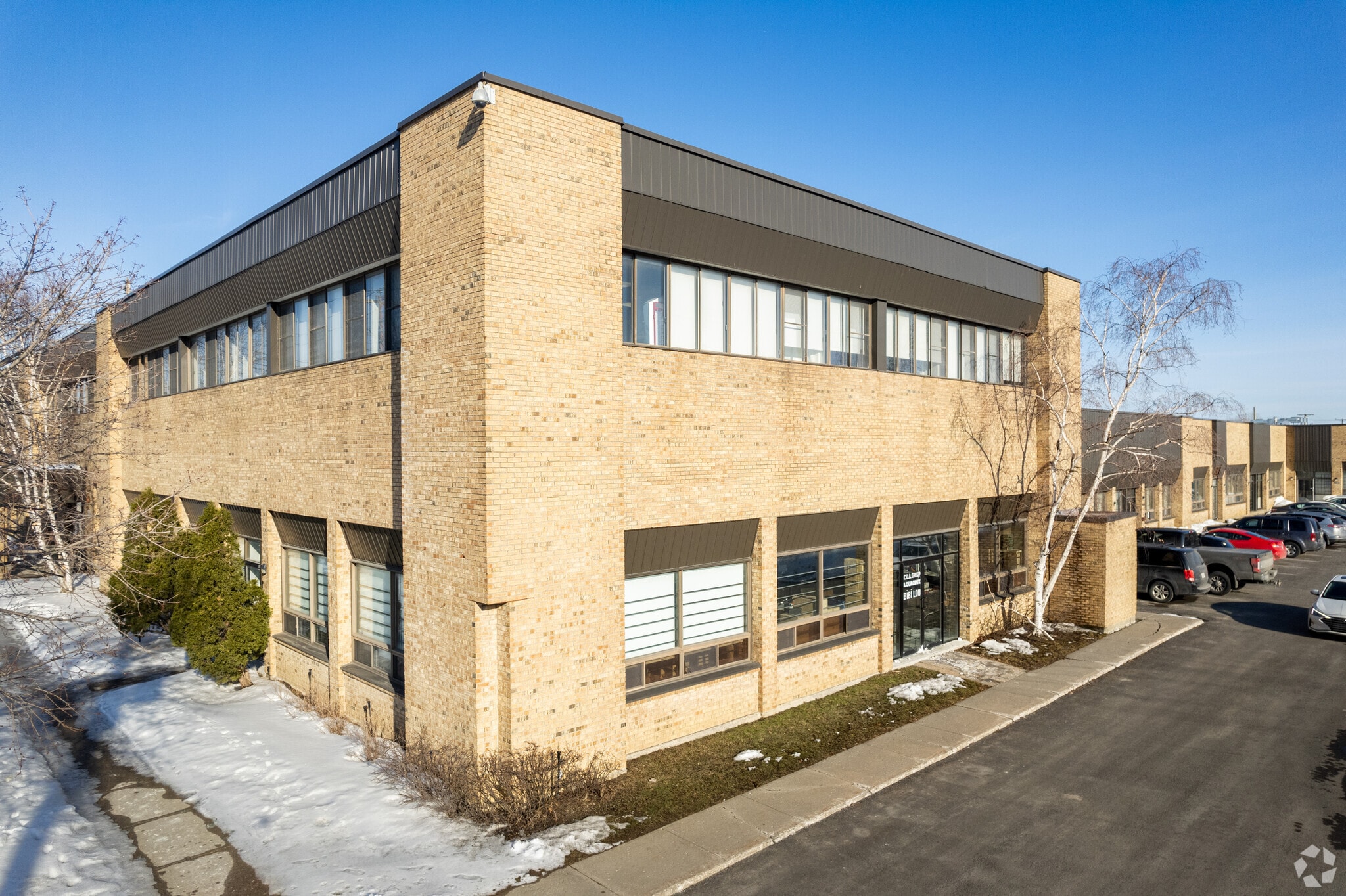 5754-5800 Av Royalmount, Mont-Royal, QC à louer Photo principale- Image 1 de 5