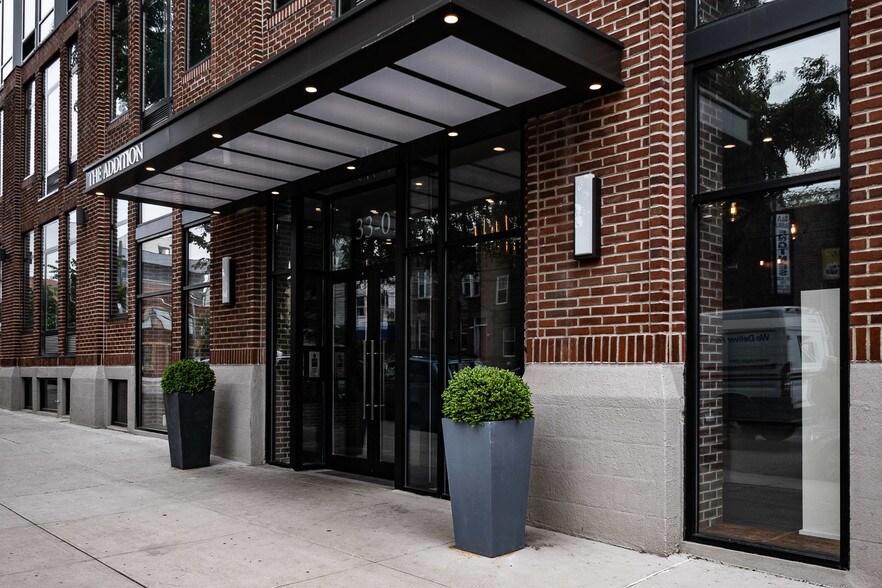 33-01 38th Ave, Long Island City, NY à louer - Photo du bâtiment - Image 3 de 4