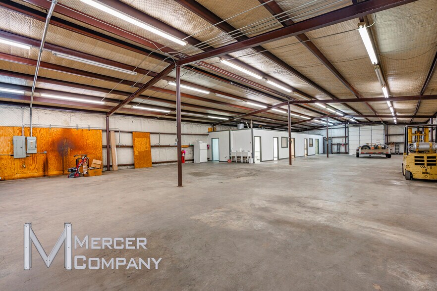 120 S Hampton Rd, Crowley, TX à vendre - Photo intérieure - Image 3 de 3