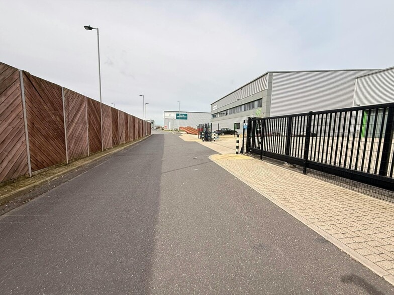 Crane Blvd, Ipswich for lease - Building Photo - Image 3 of 7