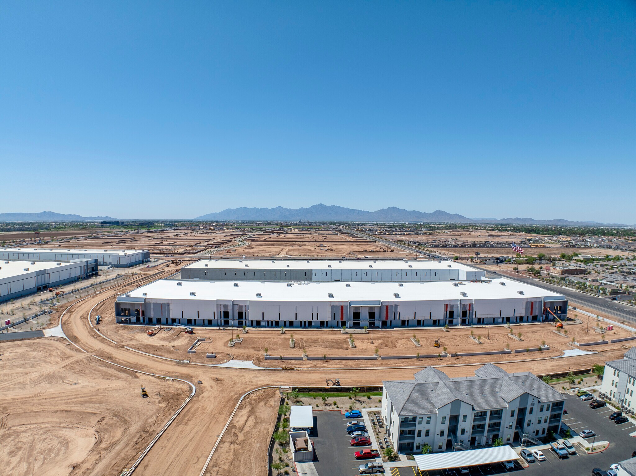 NWC INDIAN SCHOOL ROAD & LOOP 101, Phoenix, AZ à louer Photo du bâtiment- Image 1 de 33