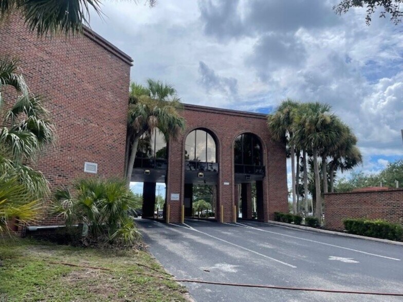 1600 Tamiami Trl, Port Charlotte, FL à vendre - Photo du bâtiment - Image 1 de 8