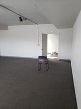 6200 S Virginia Ave, Portland, OR for lease Building Photo- Image 2 of 3