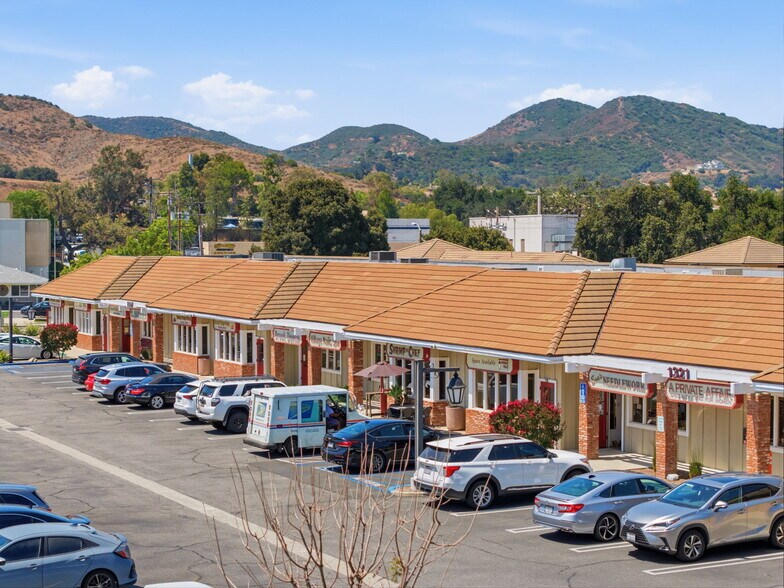 1321-1345 E Thousand Oaks Blvd, Thousand Oaks, CA à louer - Photo du bâtiment - Image 3 de 45