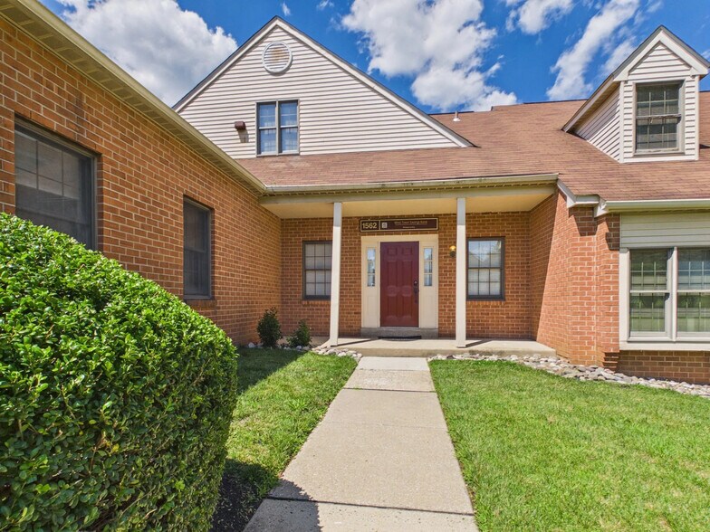 1562 McDaniel Dr, West Chester, PA à louer - Photo du bâtiment - Image 3 de 3