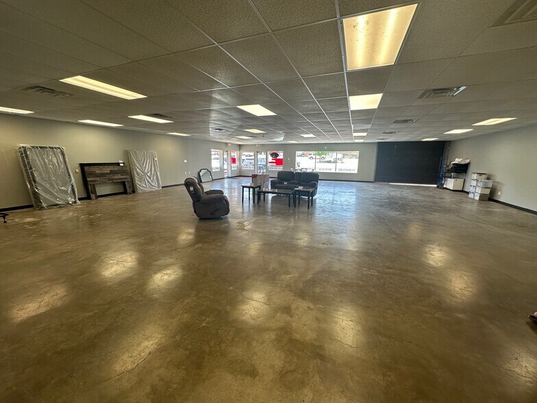 711 S 1st St, Temple, TX à vendre - Photo du bâtiment - Image 2 de 2
