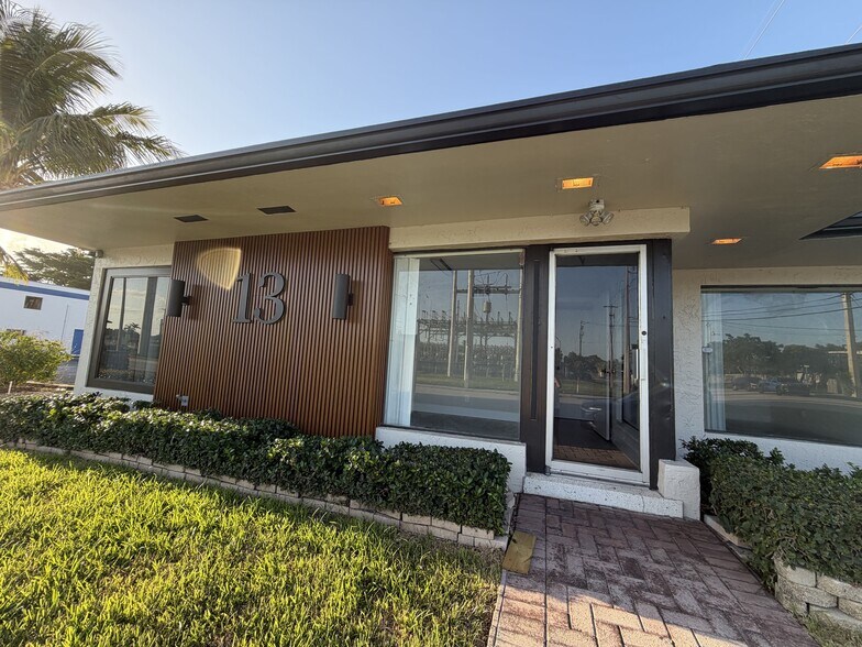 13 SW 10th St, Deerfield Beach, FL à louer - Photo du bâtiment - Image 3 de 35