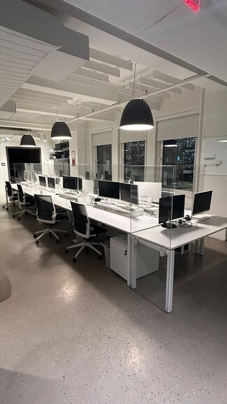 Plus de détails pour 10 Times Sq, New York, NY - Bureau à louer