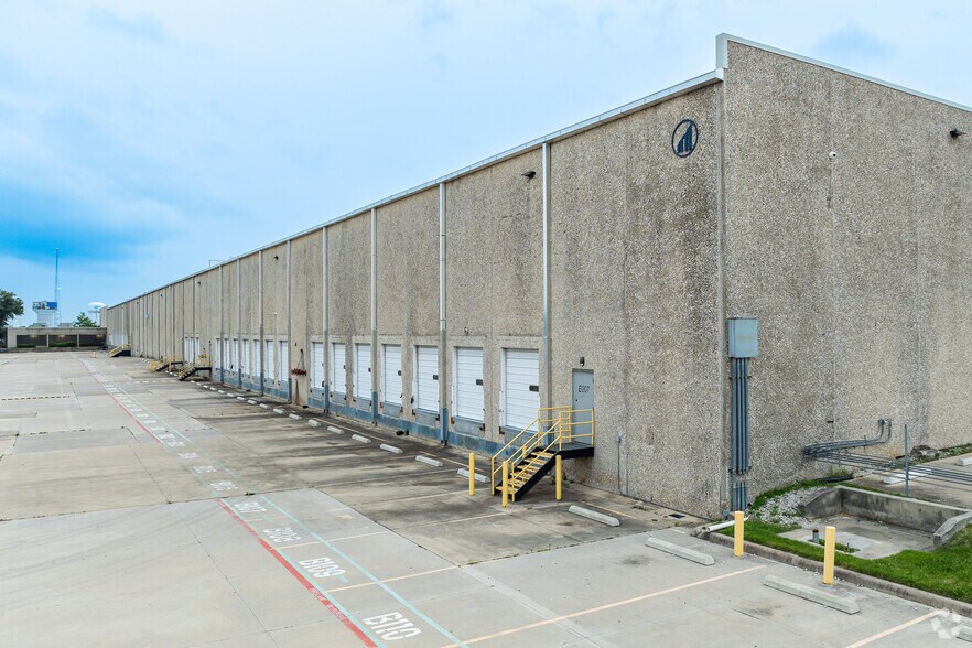 1102 State Highway 161, Grand Prairie, TX à louer - Photo du bâtiment - Image 3 de 9