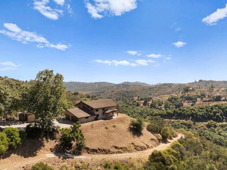 879 Stewart Canyon Road Rd, Fallbrook, CA for sale - Primary Photo - Image 1 of 8
