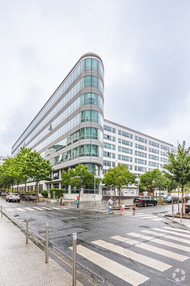 1-5 Rue Eugène Et Armand Peugeot, Rueil-Malmaison à louer - Photo du bâtiment - Image 2 de 3
