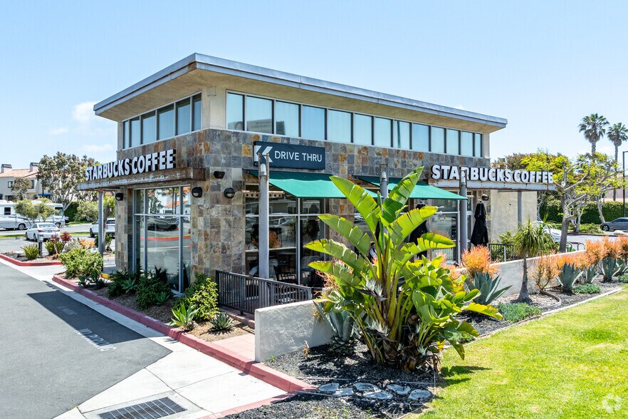 16470 Pacific Coast Hwy, Huntington Beach, CA à vendre - Photo du bâtiment - Image 3 de 5