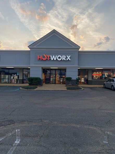 118 Service Dr, Brandon, MS à louer - Photo du bâtiment - Image 1 de 8