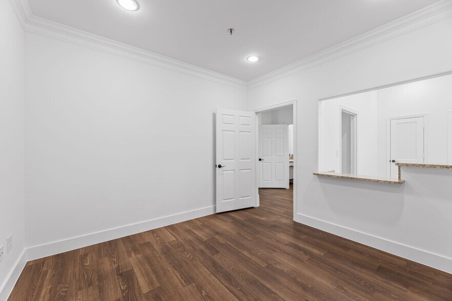 2785 Rockbrook Dr, Lewisville, TX à louer - Hall d’entrée - Image 3 de 16