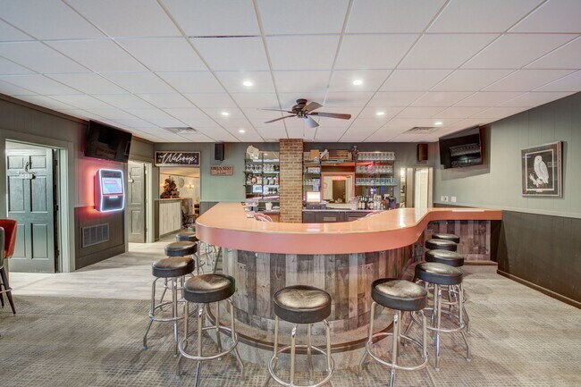 Plus de détails pour 617 E North St, Poynette, WI - Commerce de détail à vendre