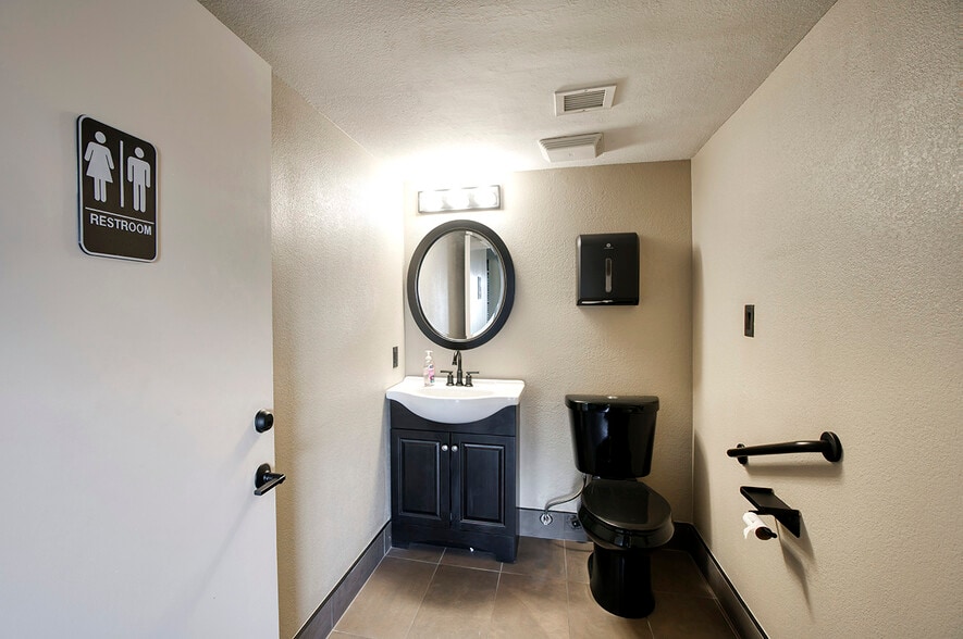 606 N Stapley Dr, Mesa, AZ for sale - Building Photo - Image 2 of 24
